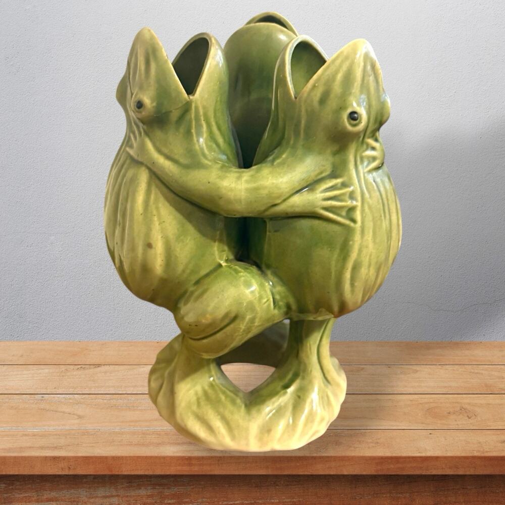 Vintage - Green Ceramic 3 Three Dancing Hugging Frogs Vase - Made in Japan
